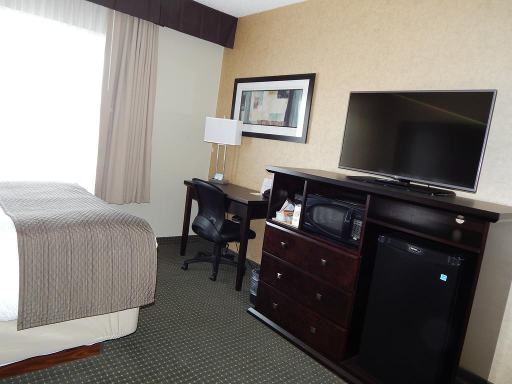 Days Inn By Wyndham Cranbrook Conference Centre Room photo